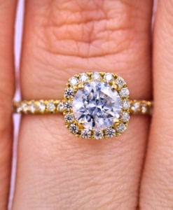 Lovely 0.90 ct Round Halo Diamond Engagement Ring