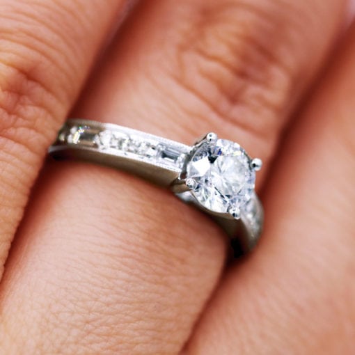 Beautiful 0.90 Ct Round Diamond Engagement Ring